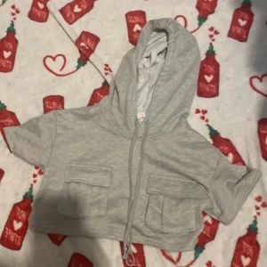 Cropped sweater with two pockets